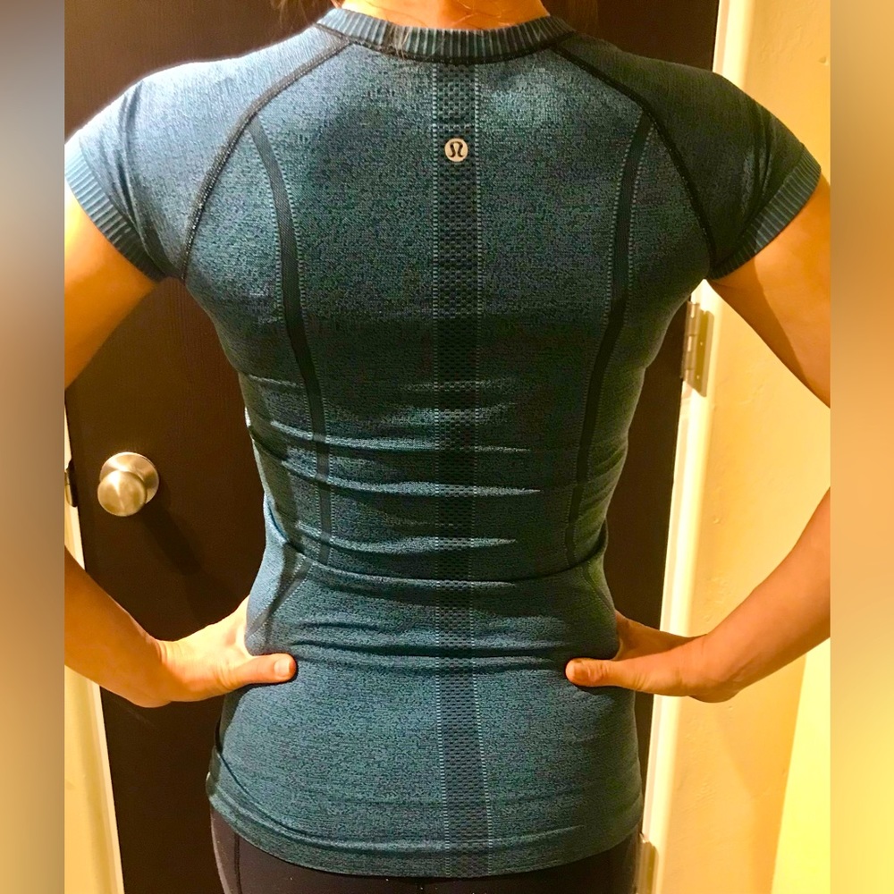 Ladies XS LuLuLemon Athletic Tee Green and Black